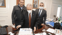 İlkadım personeli Başkan Demirtaş’ın doğum gününü sürpriz ile kutladı