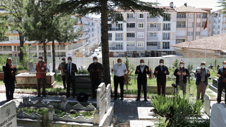 Havza Belediye Başkanı Özdemir’den mezarlık ziyareti