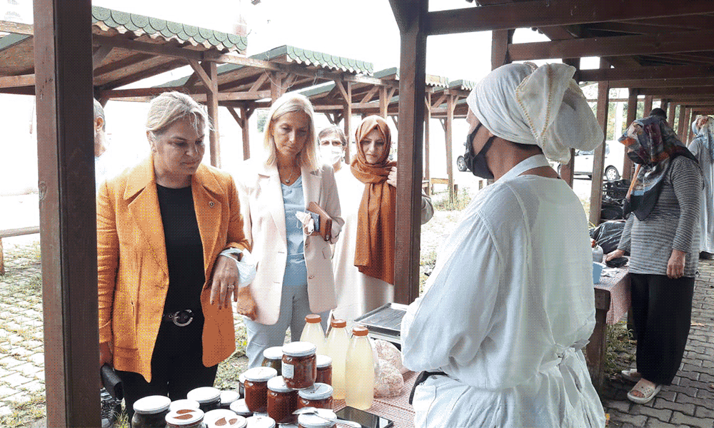 Hancıoğlu, Salıpazarı’ndaki girişimci kadınlar pazarında