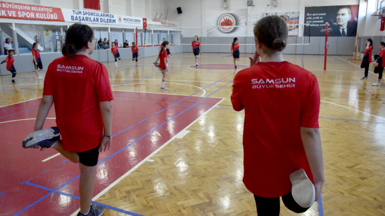 Büyükşehir Yaz Spor Okulu’nda voleybola yoğun ilgi